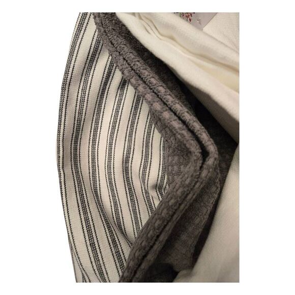 Cynthia Rowley Set Of 3 Kitchen Towels White/Grey Mr. & Mrs. Est 2024 - Picture 3 of 4